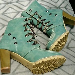 Size 8 1/2 blue lace up heeled boots